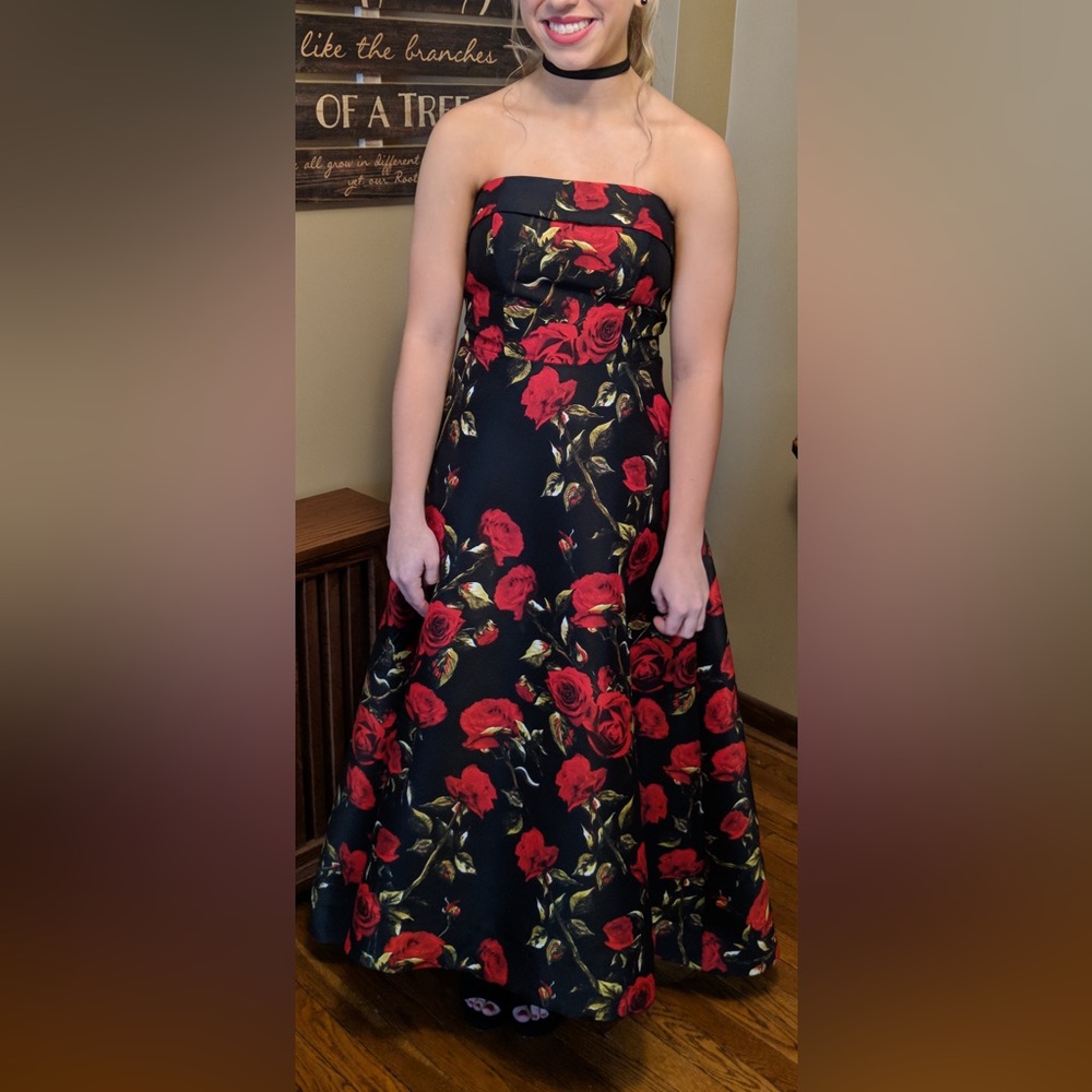 High low dress - Picture 4 of 5